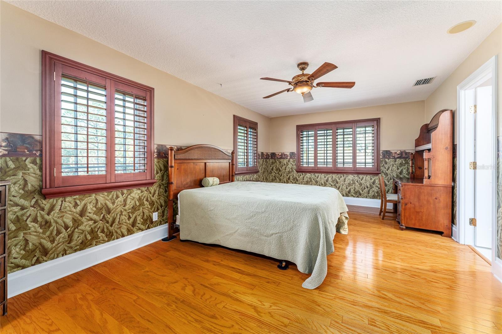 Listing photo id 74 for 4160 Bonanza Drive