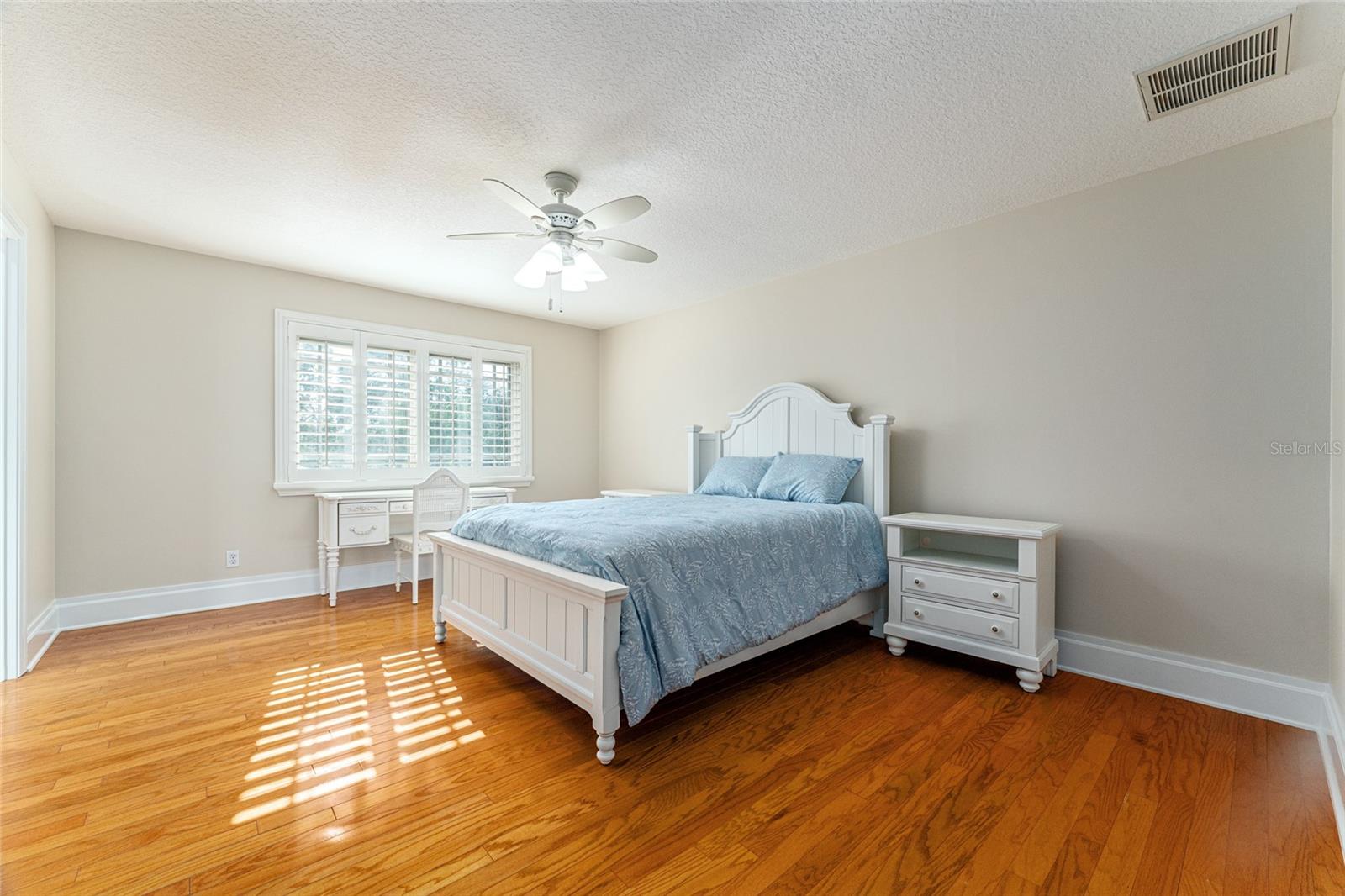 Listing photo id 76 for 4160 Bonanza Drive