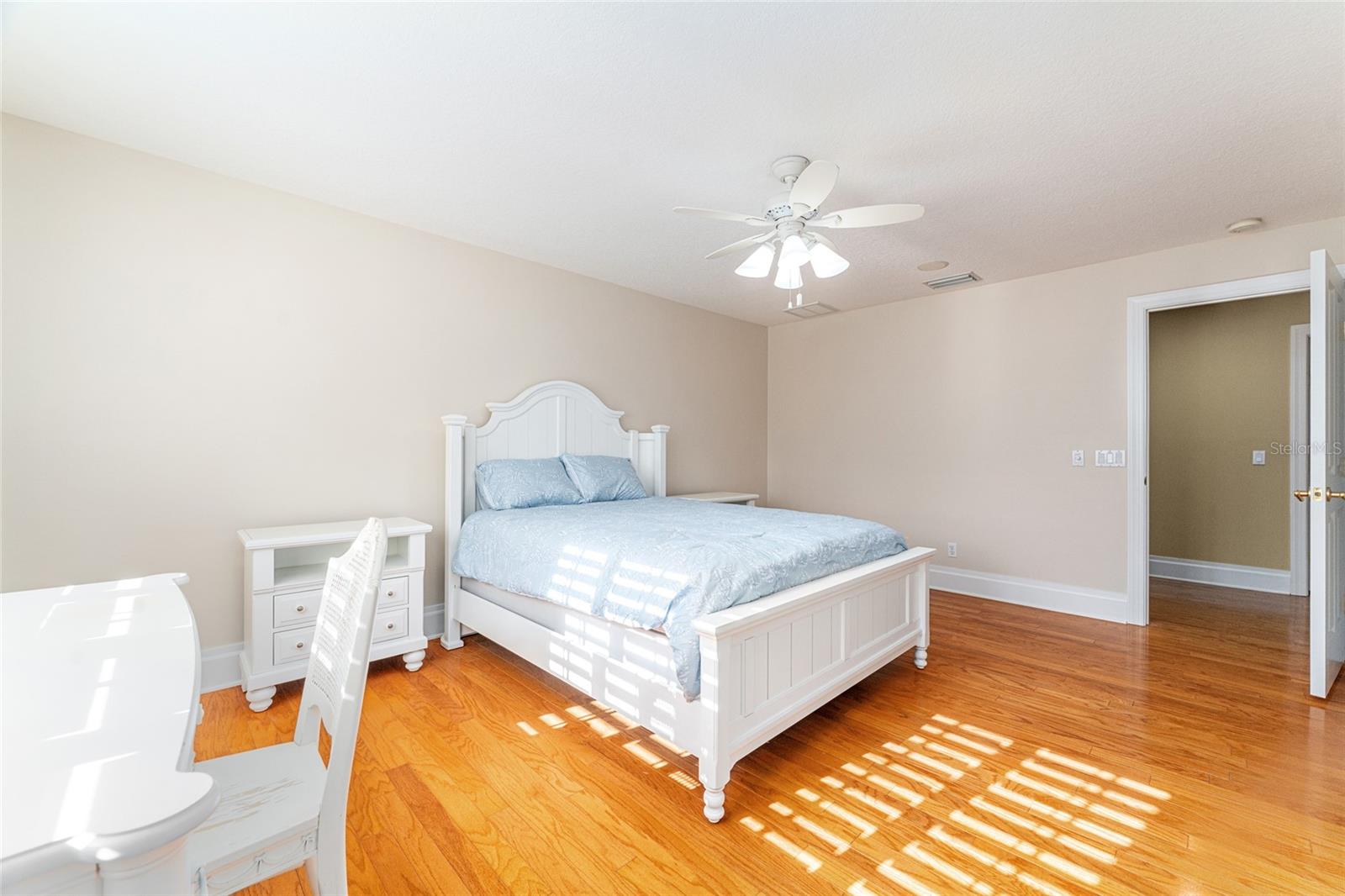 Listing photo id 77 for 4160 Bonanza Drive