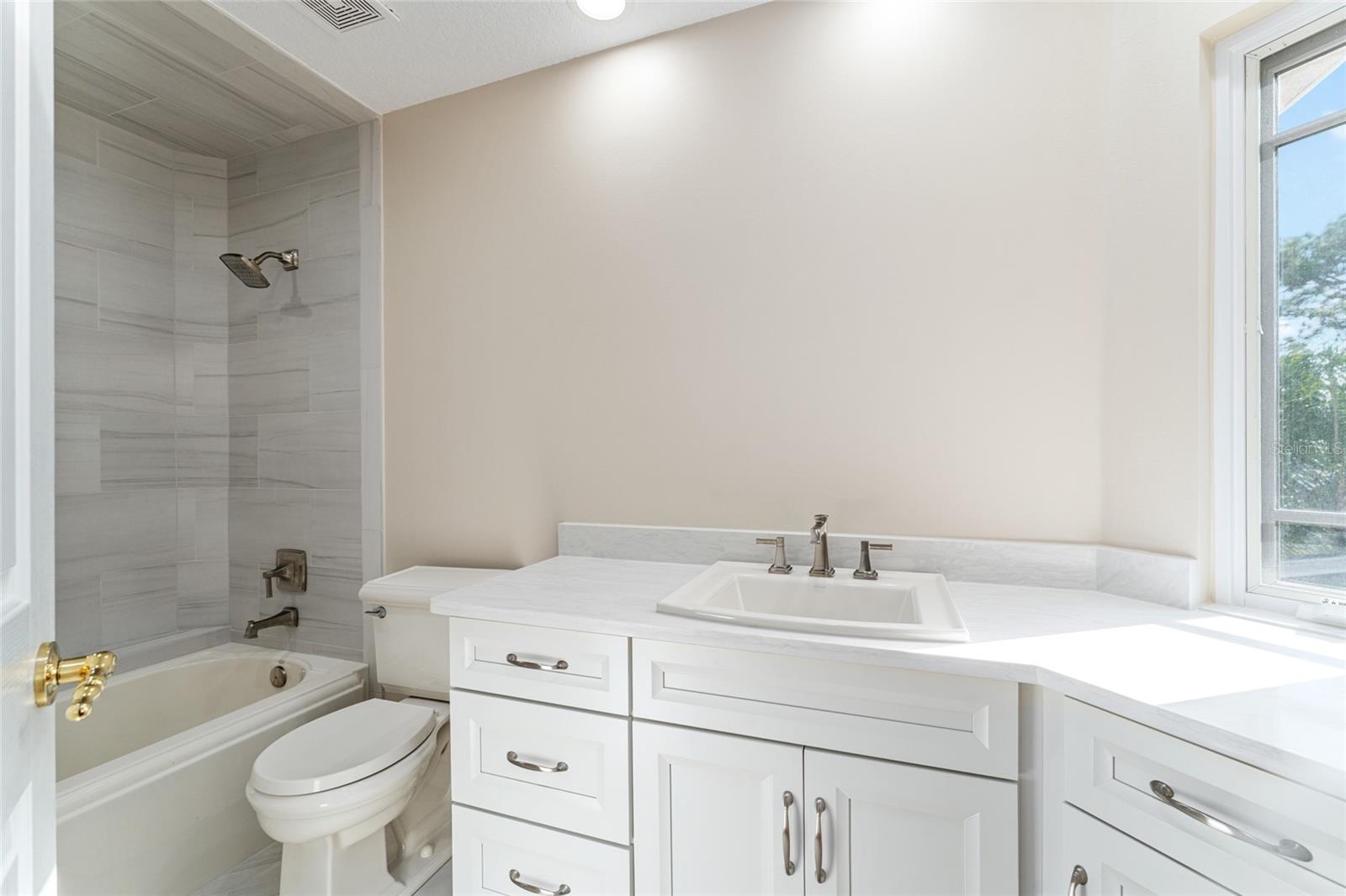 Listing photo id 78 for 4160 Bonanza Drive