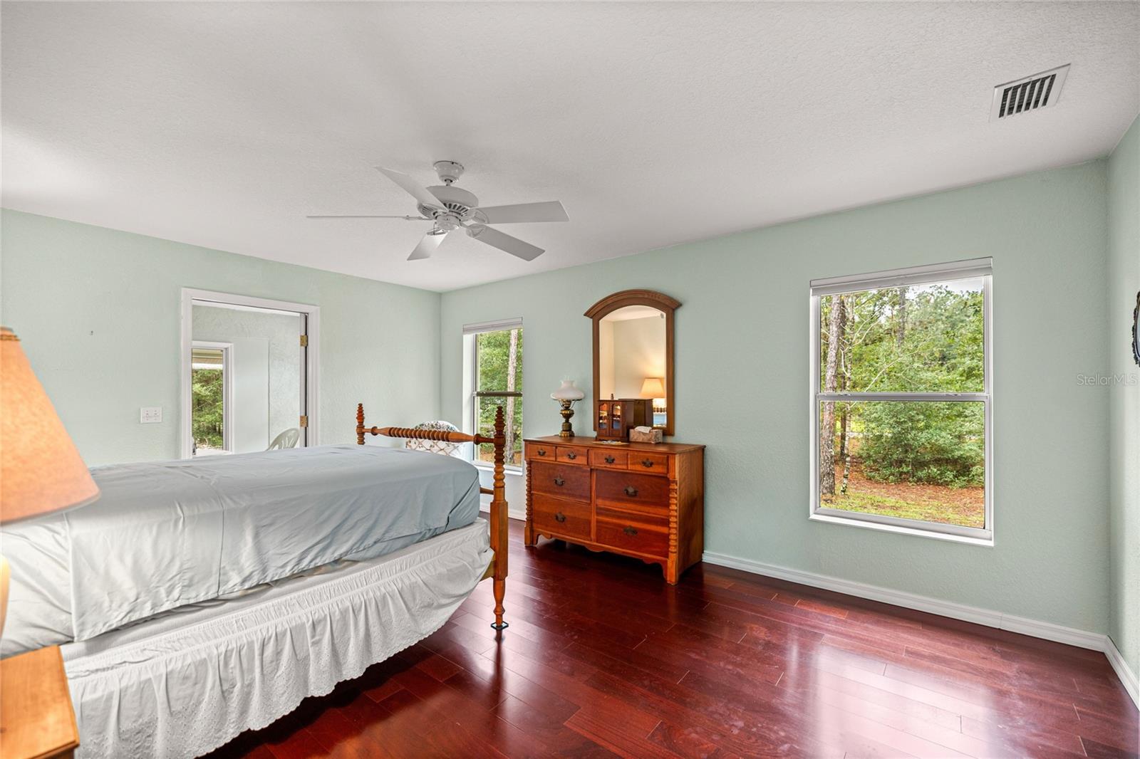 Image 22 of 52 For 21956 85th Loop