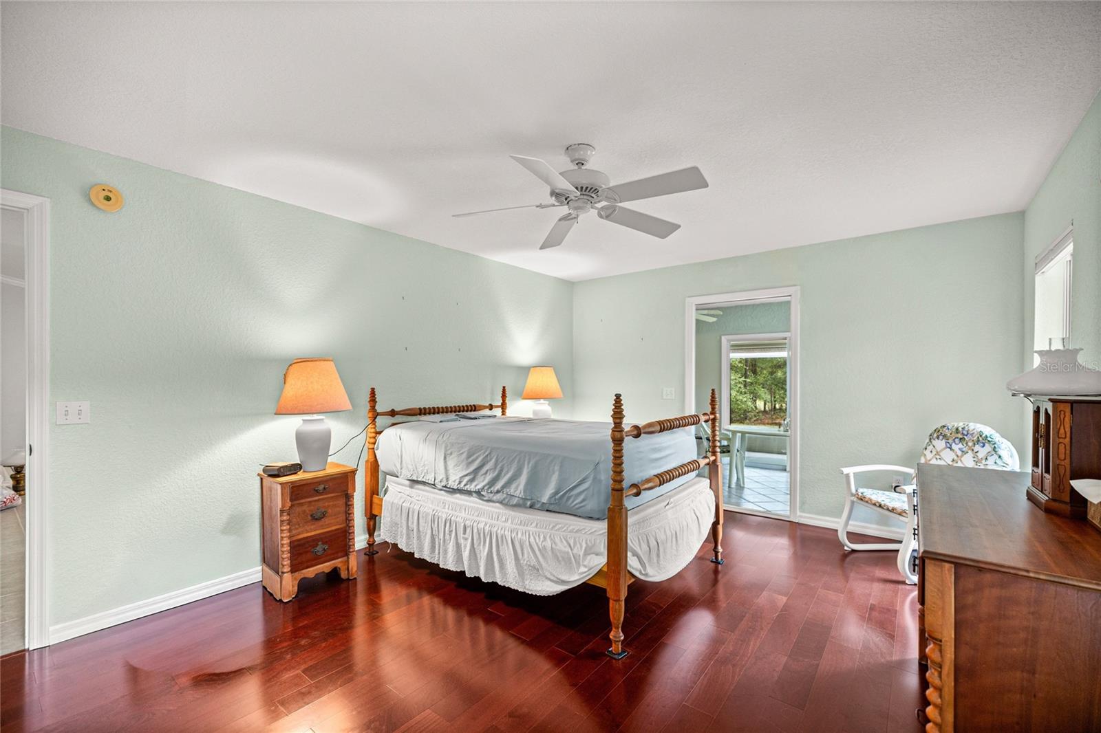 Image 23 of 52 For 21956 85th Loop