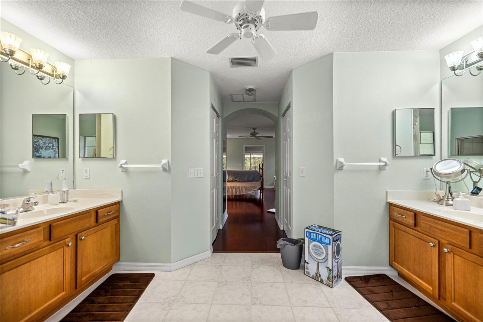 Image 27 of 52 For 21956 85th Loop