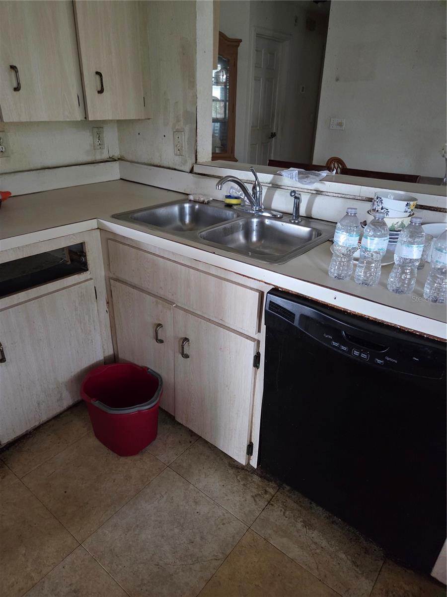 Image 3 of 5 For 11576 89th Avenue