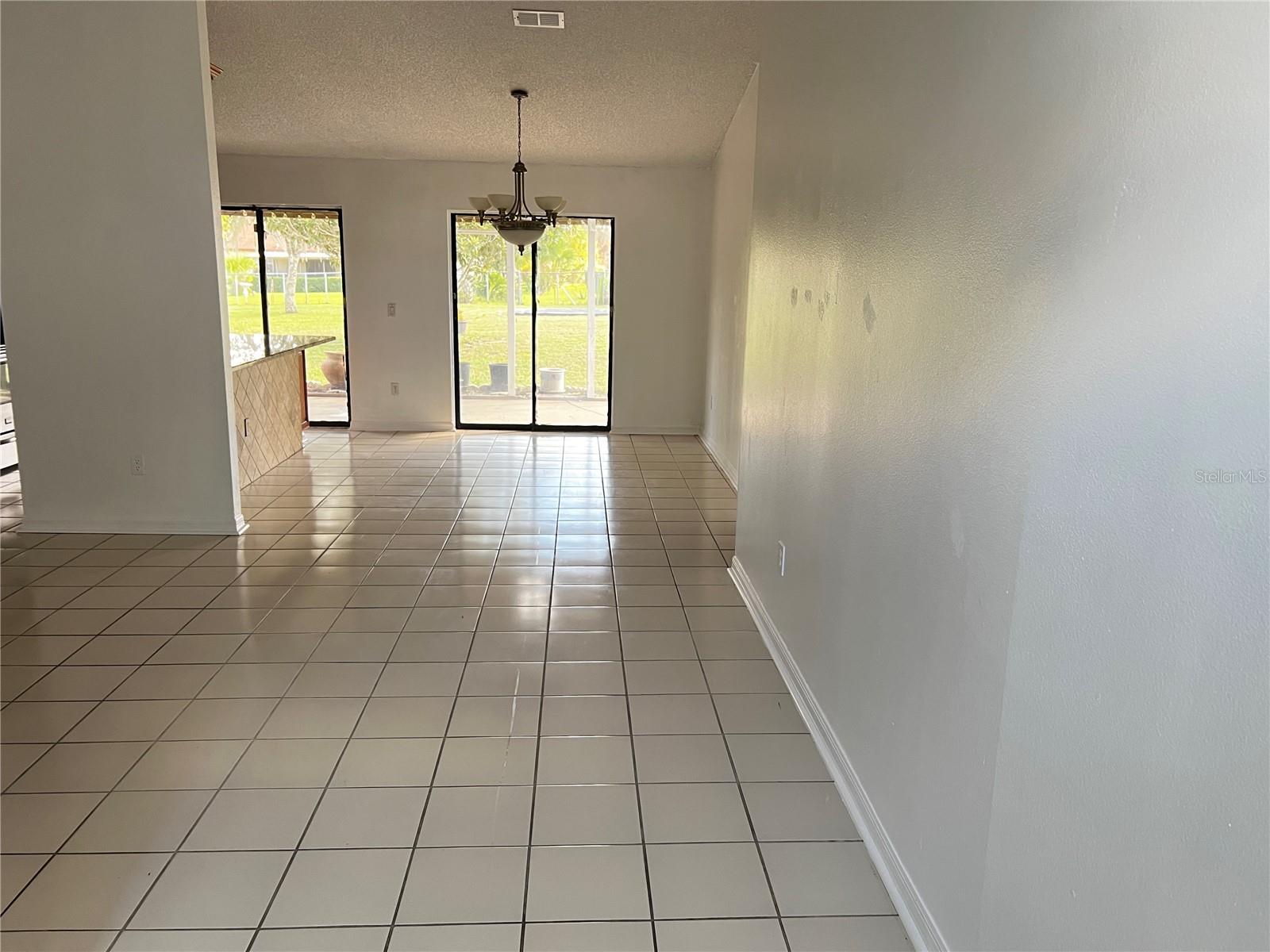 Image 2 of 9 For 304 Oak Lane Track