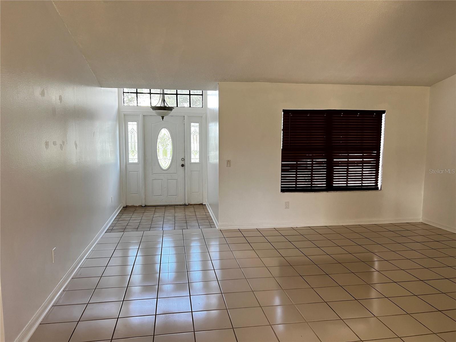 Image 4 of 9 For 304 Oak Lane Track