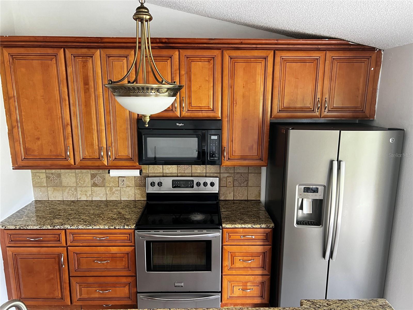 Image 5 of 9 For 304 Oak Lane Track