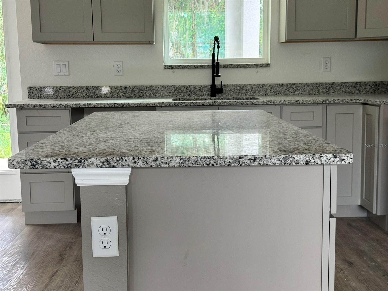 Image 7 of 37 For 902 2nd Street