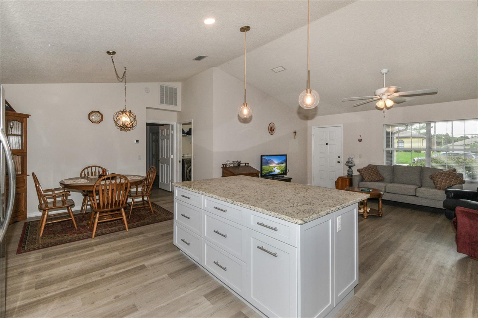 Listing photo id 13 for 3605 Lake Todd Drive