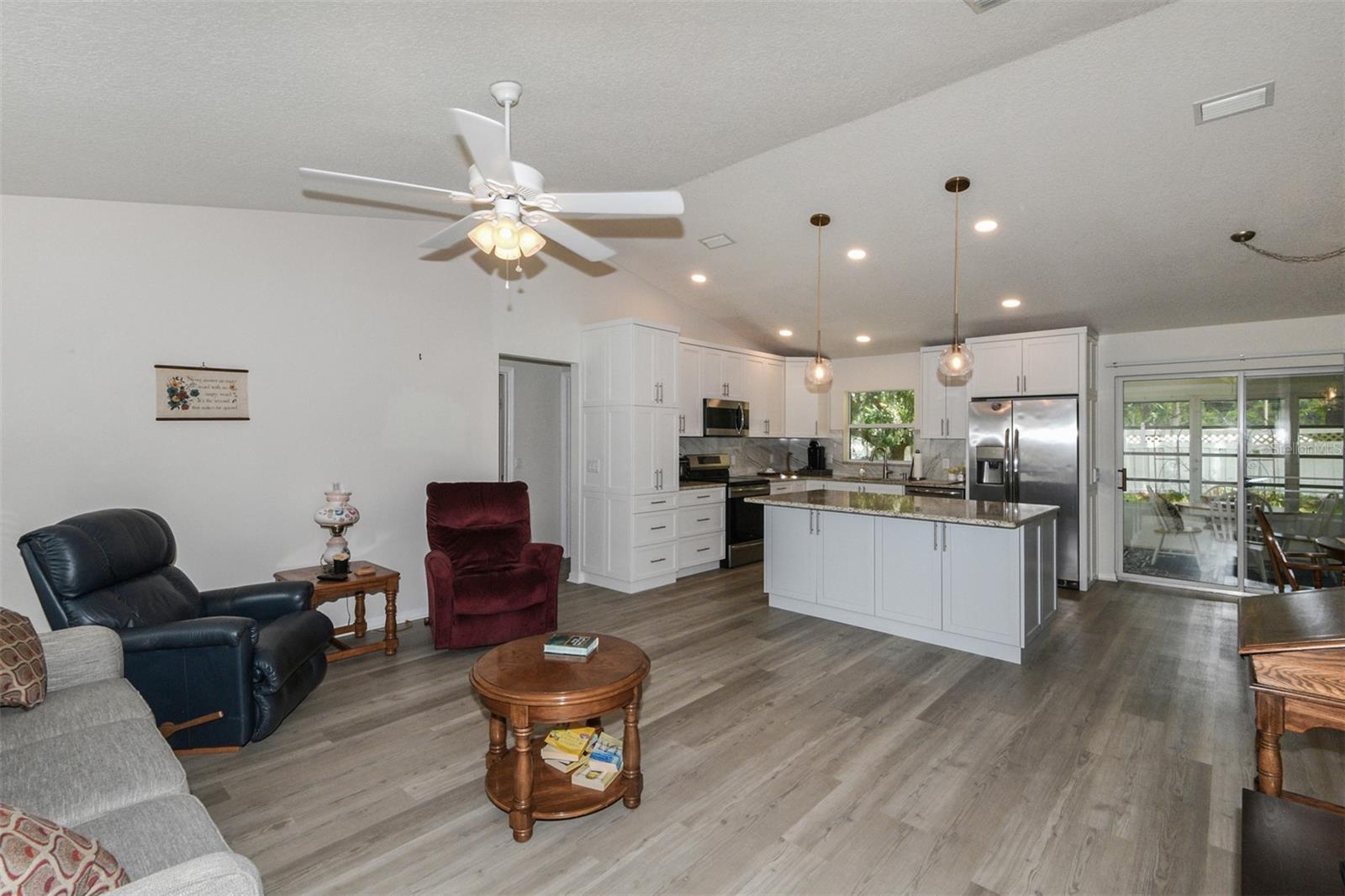 Listing photo id 5 for 3605 Lake Todd Drive