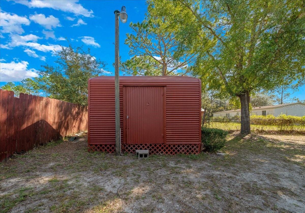 Image 12 of 52 For 16651 42nd Loop