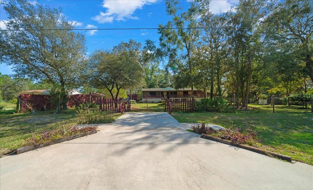 Image 3 of 52 For 16651 42nd Loop