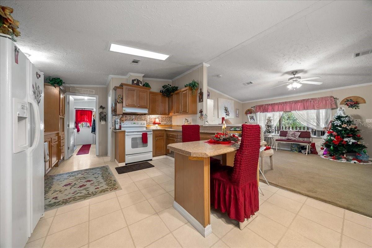 Image 34 of 52 For 16651 42nd Loop