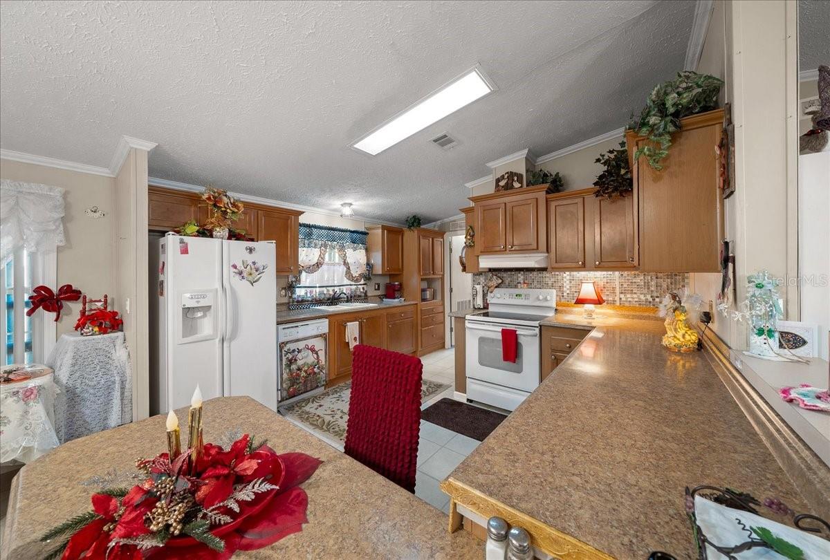 Image 35 of 52 For 16651 42nd Loop