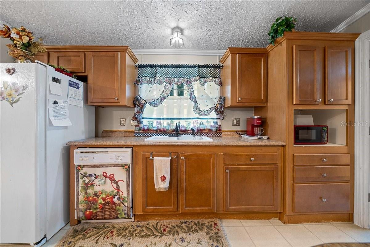 Image 36 of 52 For 16651 42nd Loop