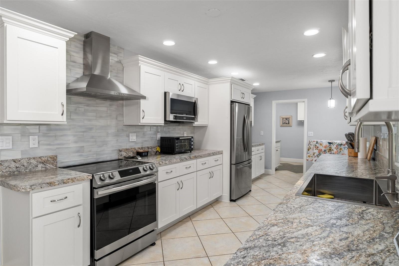 Image 16 of 45 For 91 Davis Street