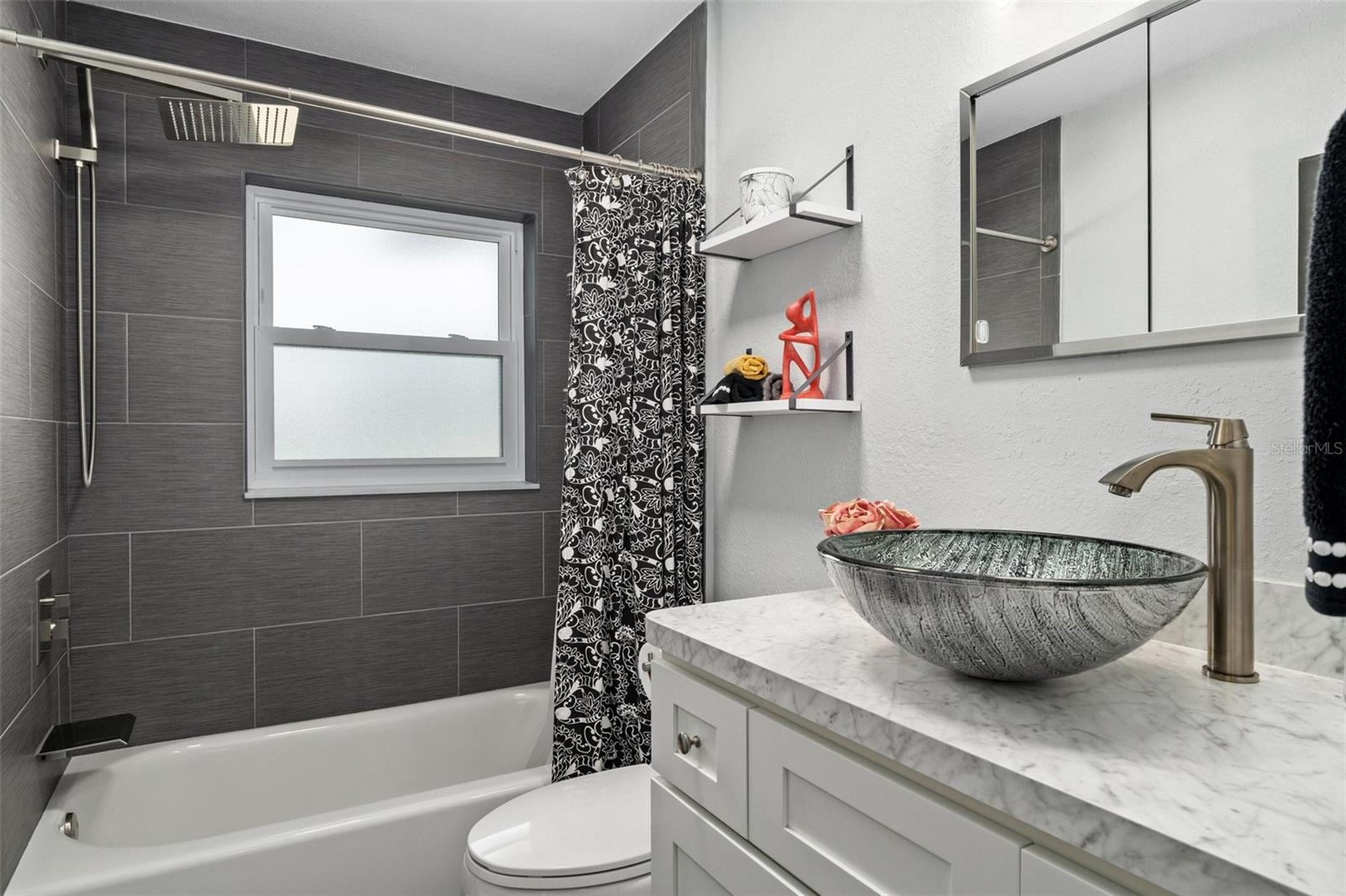 Image 24 of 45 For 91 Davis Street