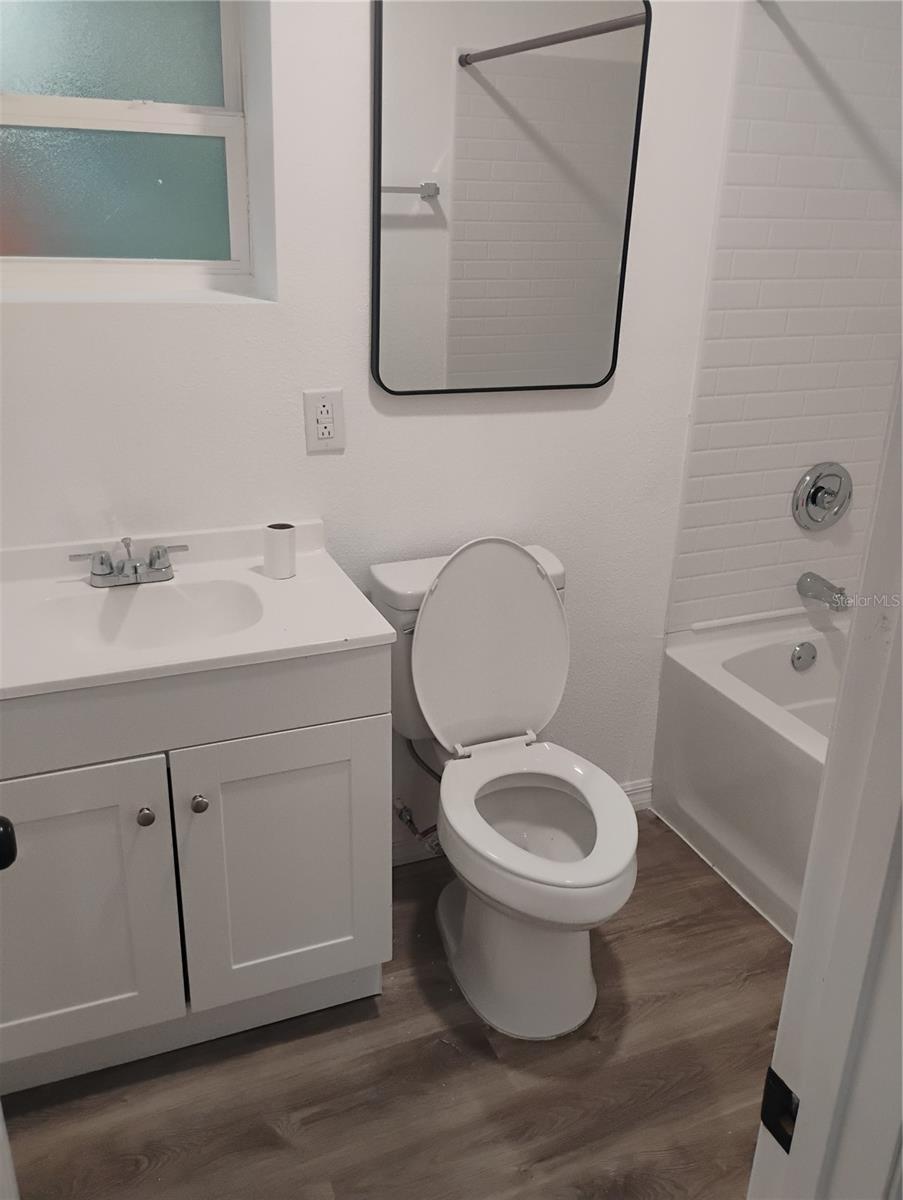 Image 4 of 6 For 11030 Maricamp Road B
