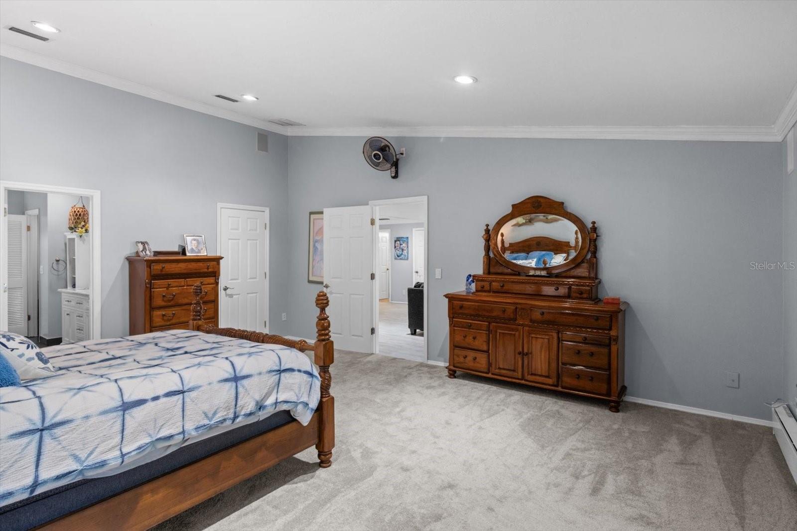 Listing photo id 9 for 6985 Riverbend Road