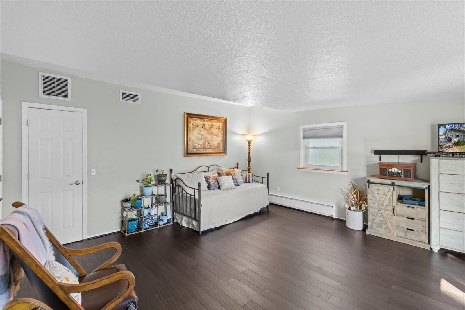 Listing photo id 14 for 6985 Riverbend Road