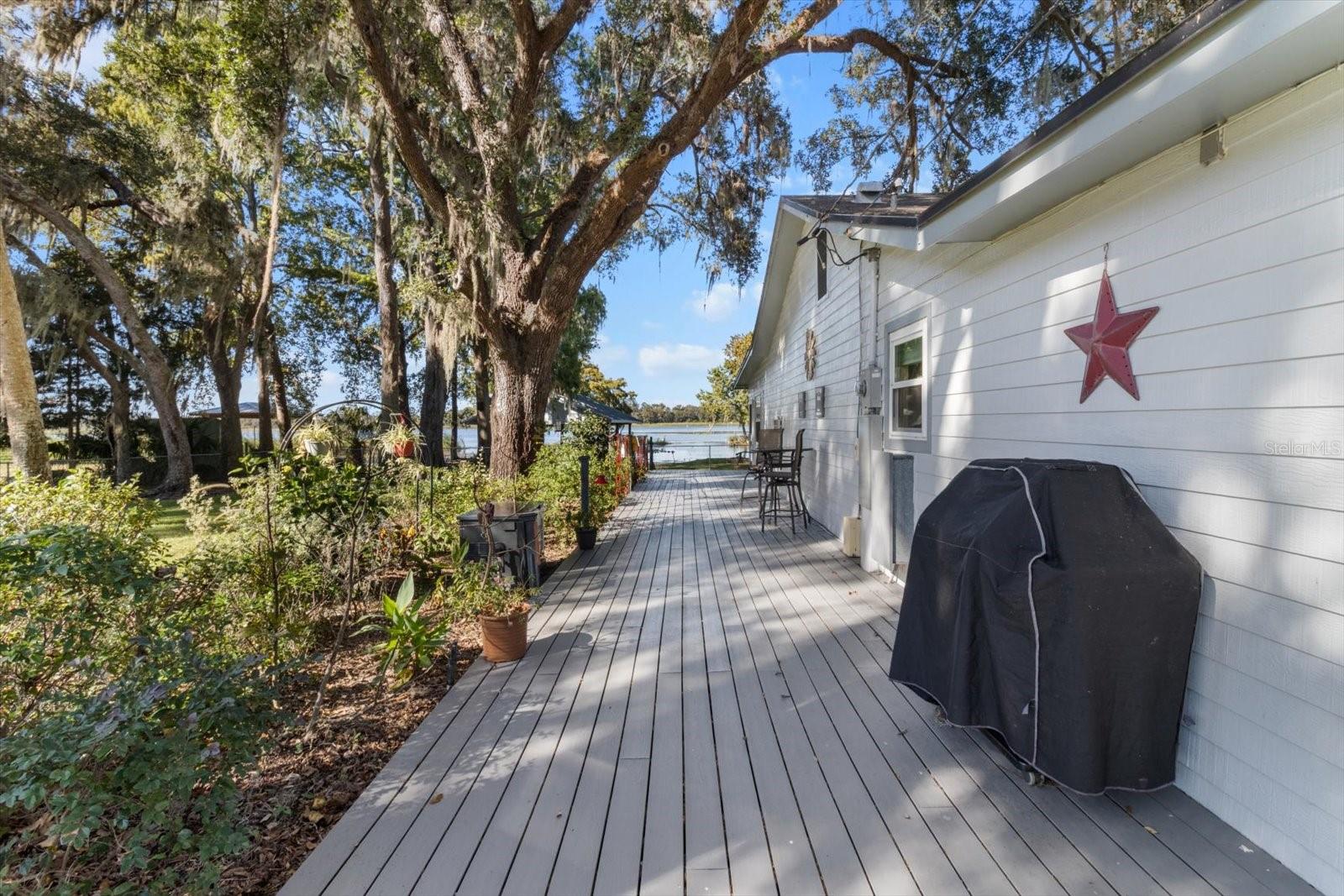 Listing photo id 18 for 6985 Riverbend Road