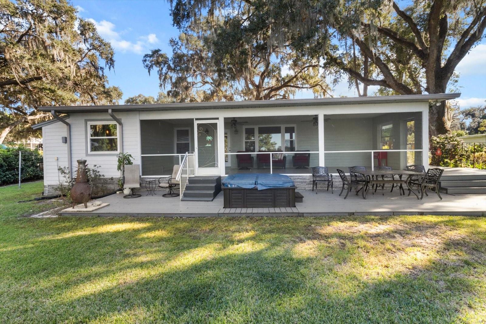 Listing photo id 19 for 6985 Riverbend Road