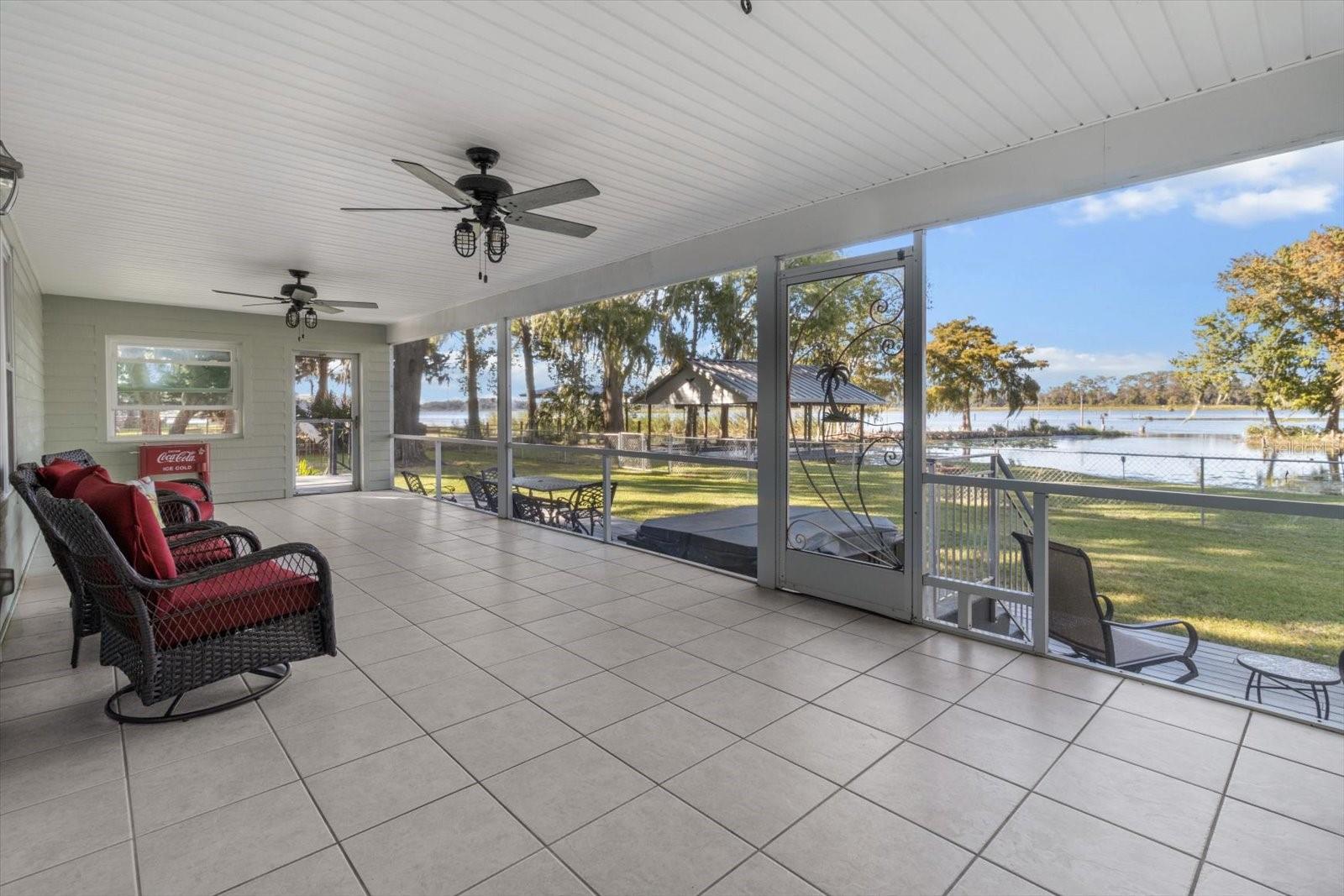 Listing photo id 21 for 6985 Riverbend Road