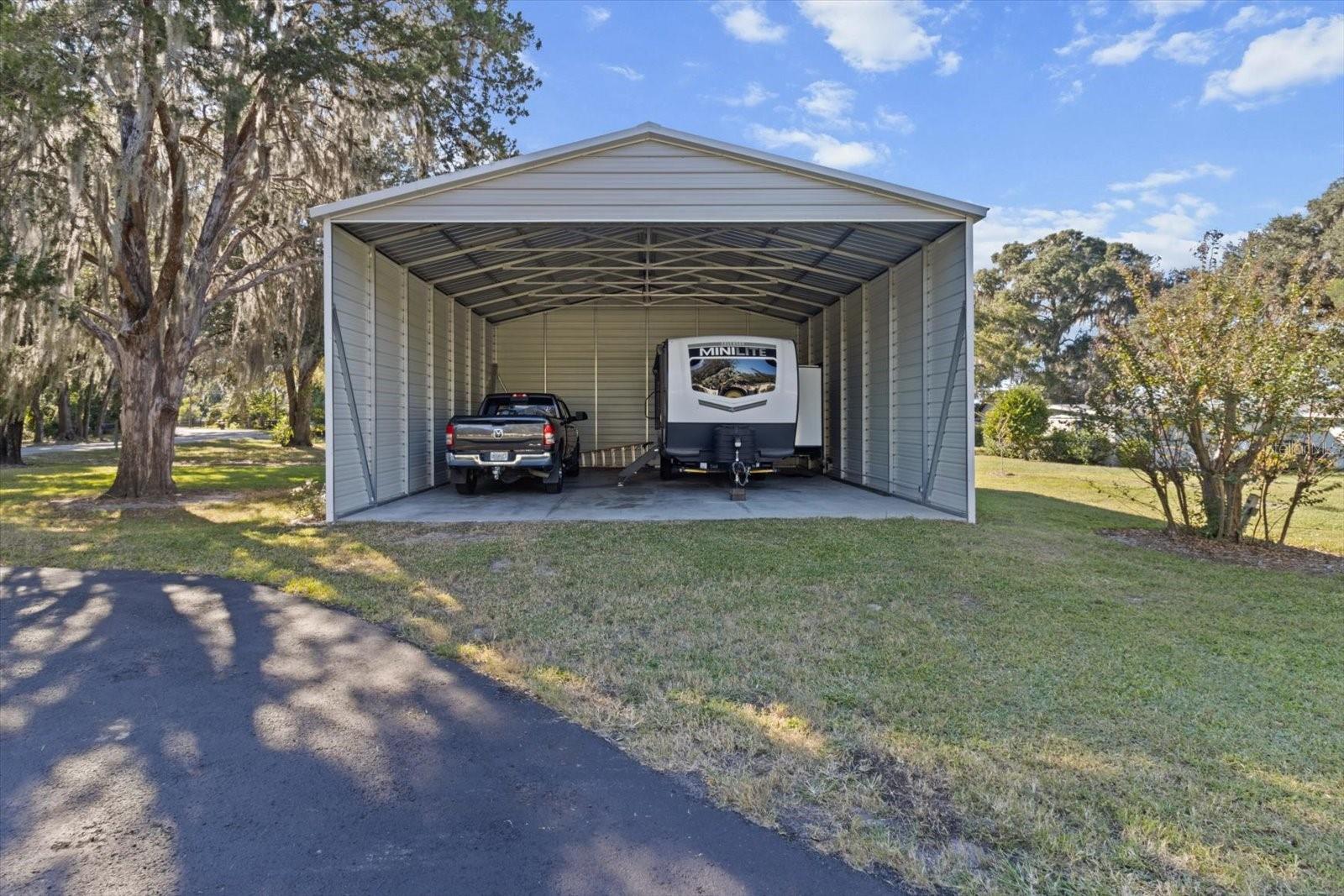 Listing photo id 24 for 6985 Riverbend Road