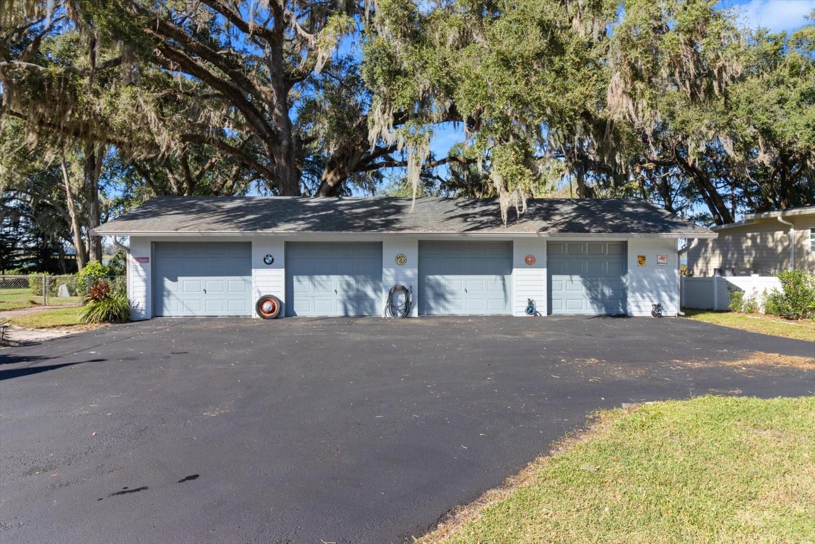 Listing photo id 25 for 6985 Riverbend Road