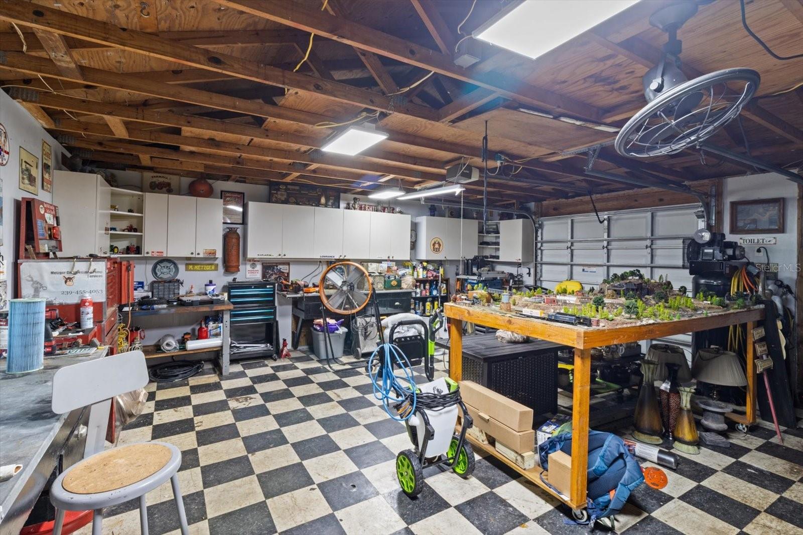 Listing photo id 26 for 6985 Riverbend Road