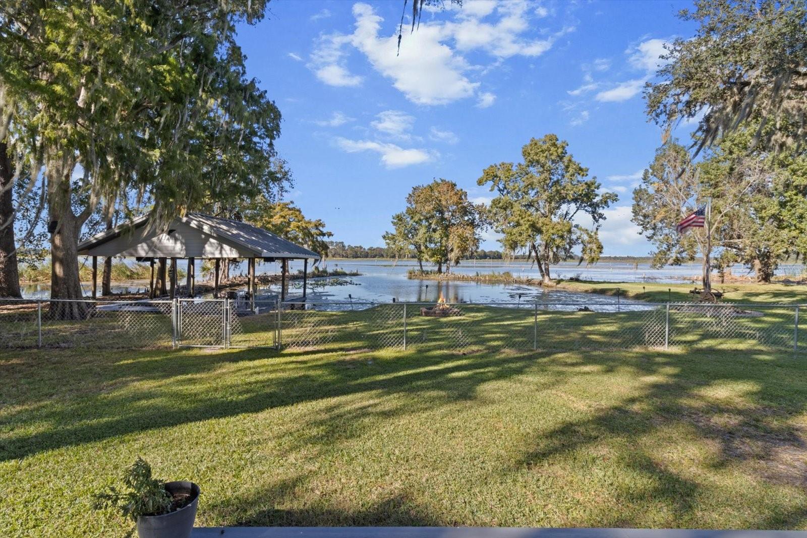Listing photo id 27 for 6985 Riverbend Road