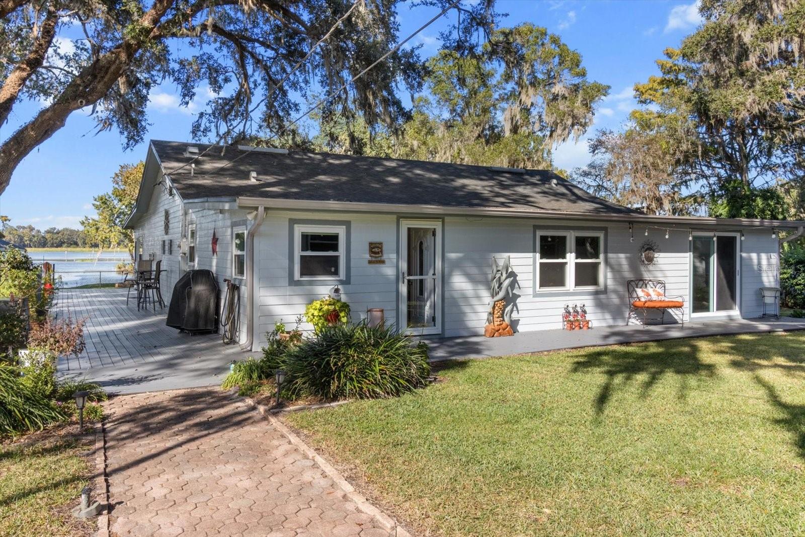 Listing photo id 1 for 6985 Riverbend Road