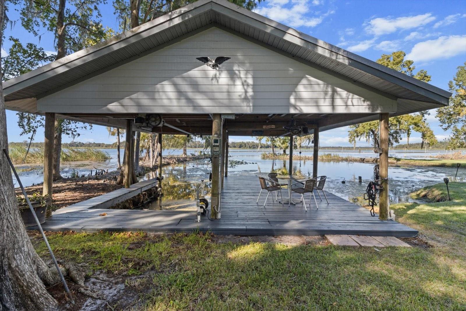 Listing photo id 28 for 6985 Riverbend Road