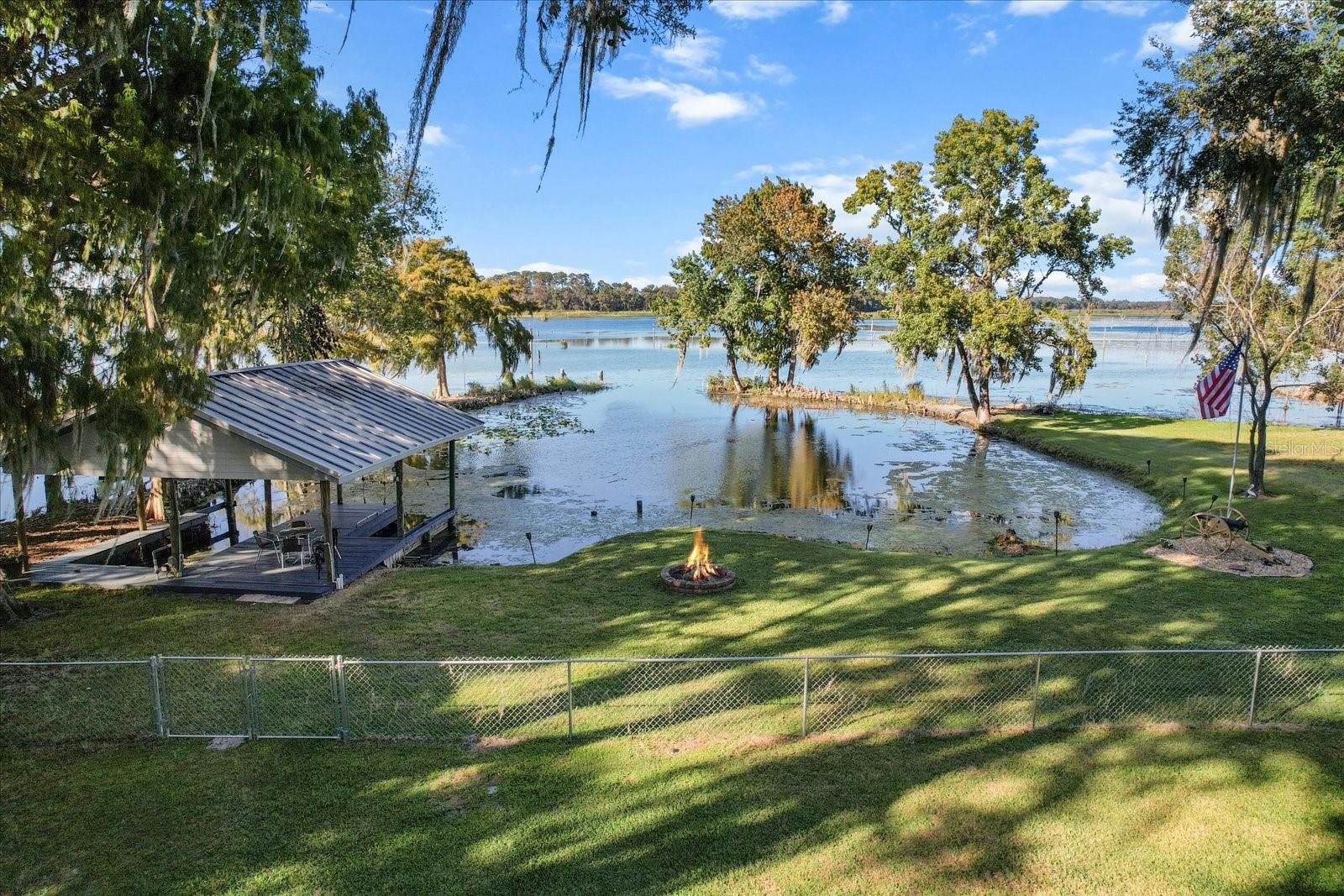 Listing photo id 30 for 6985 Riverbend Road