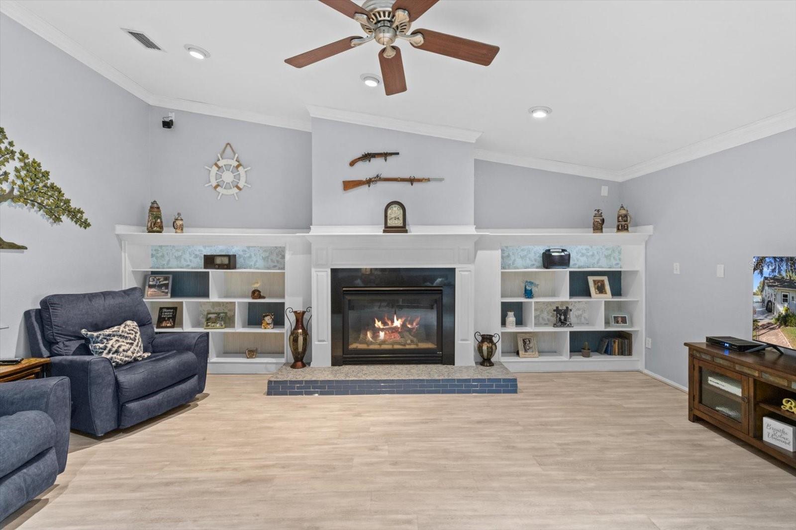Listing photo id 2 for 6985 Riverbend Road