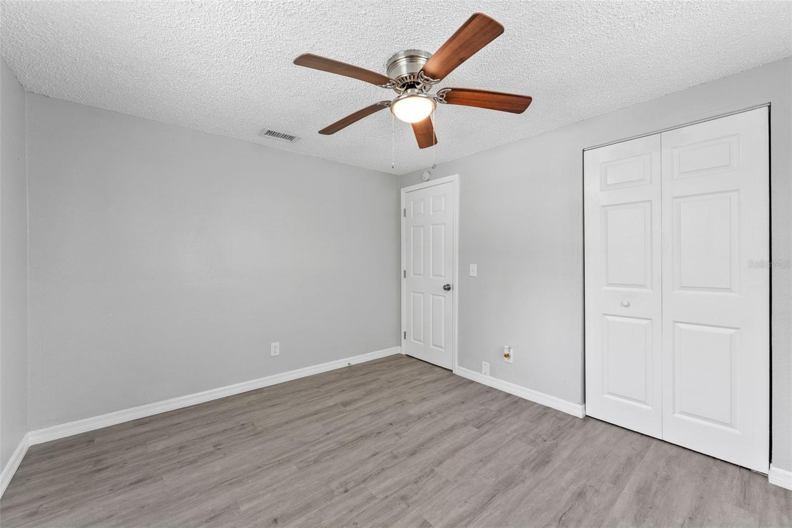 Listing photo id 9 for 809 17th Avenue S