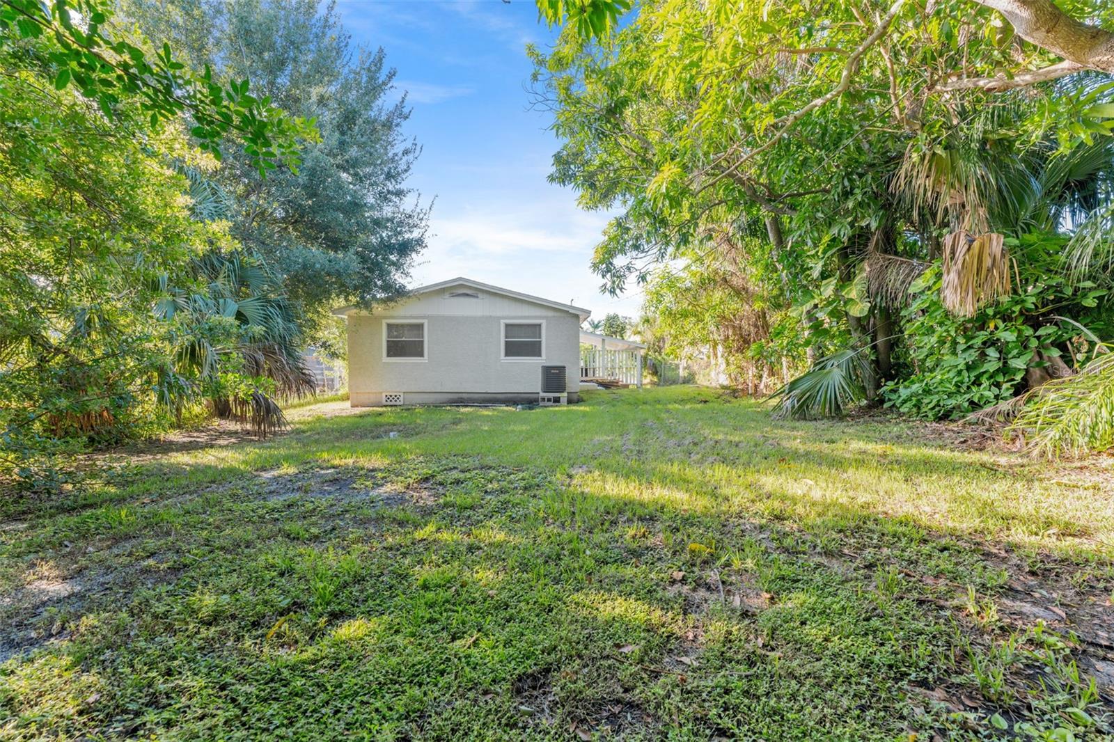 Listing photo id 14 for 809 17th Avenue S