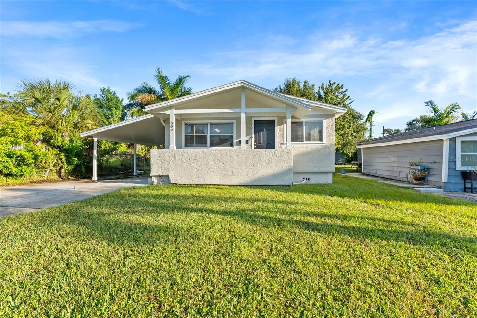 Listing photo id 0 for 809 17th Avenue S