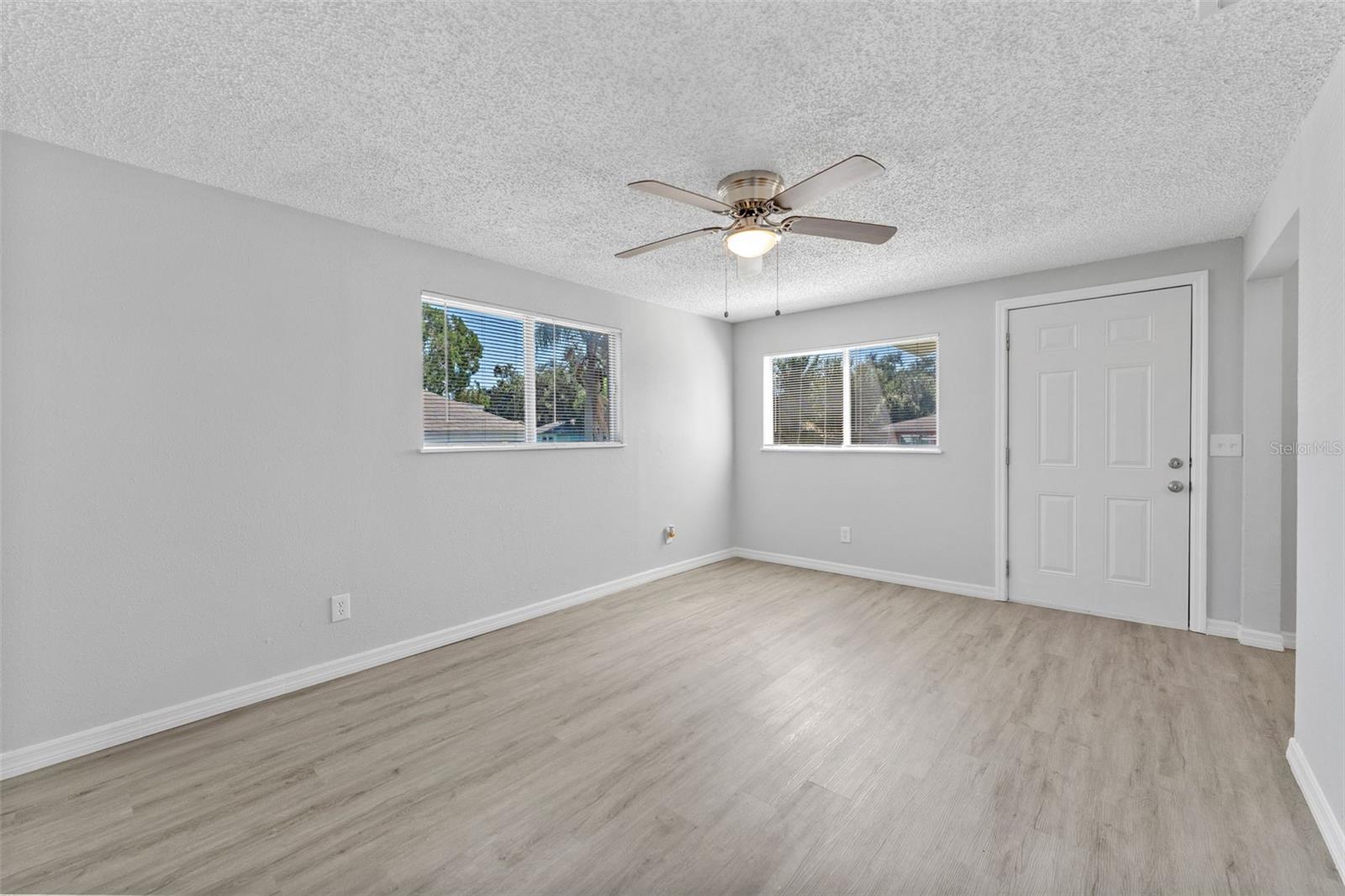Listing photo id 1 for 809 17th Avenue S