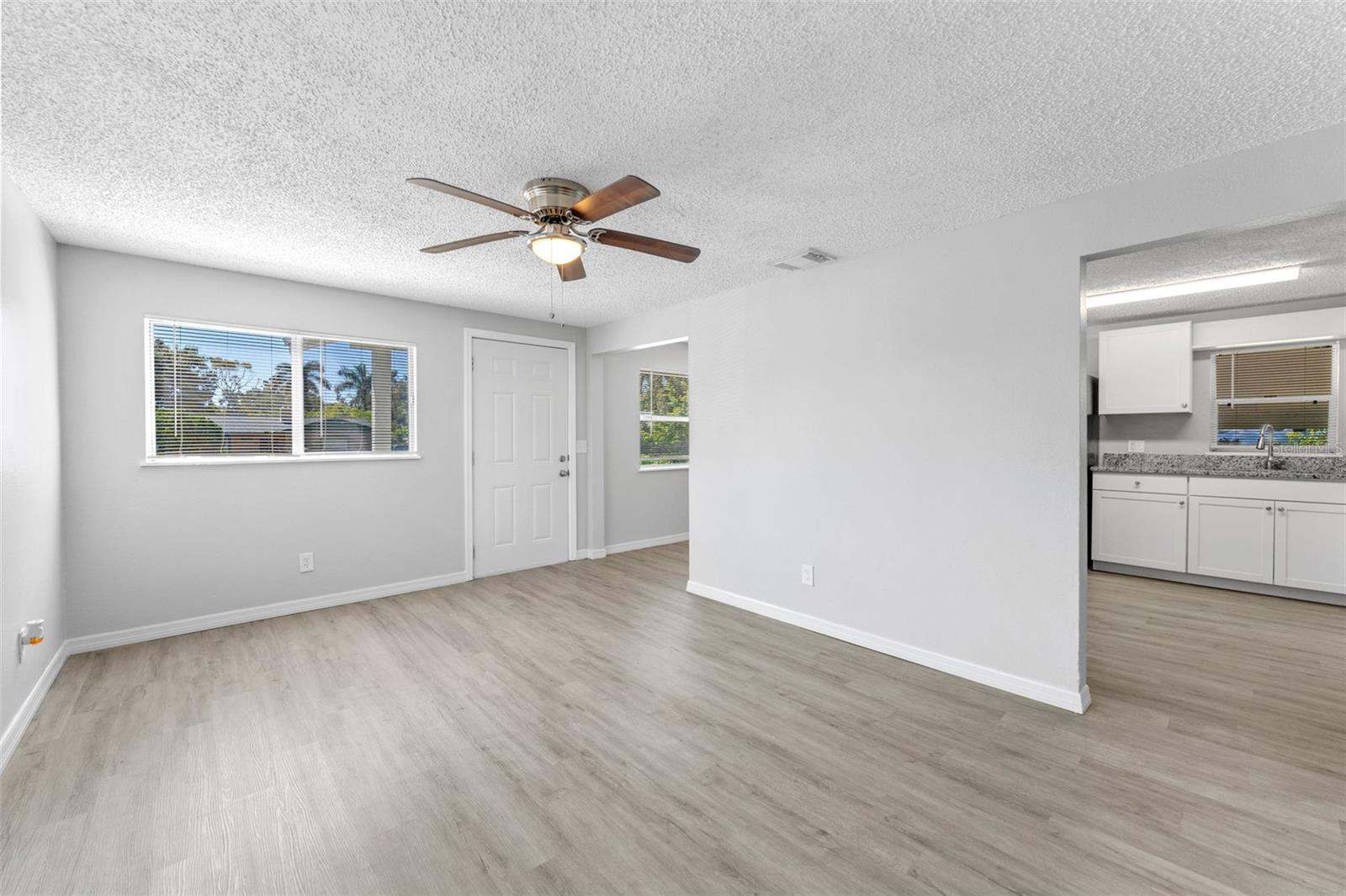 Listing photo id 2 for 809 17th Avenue S