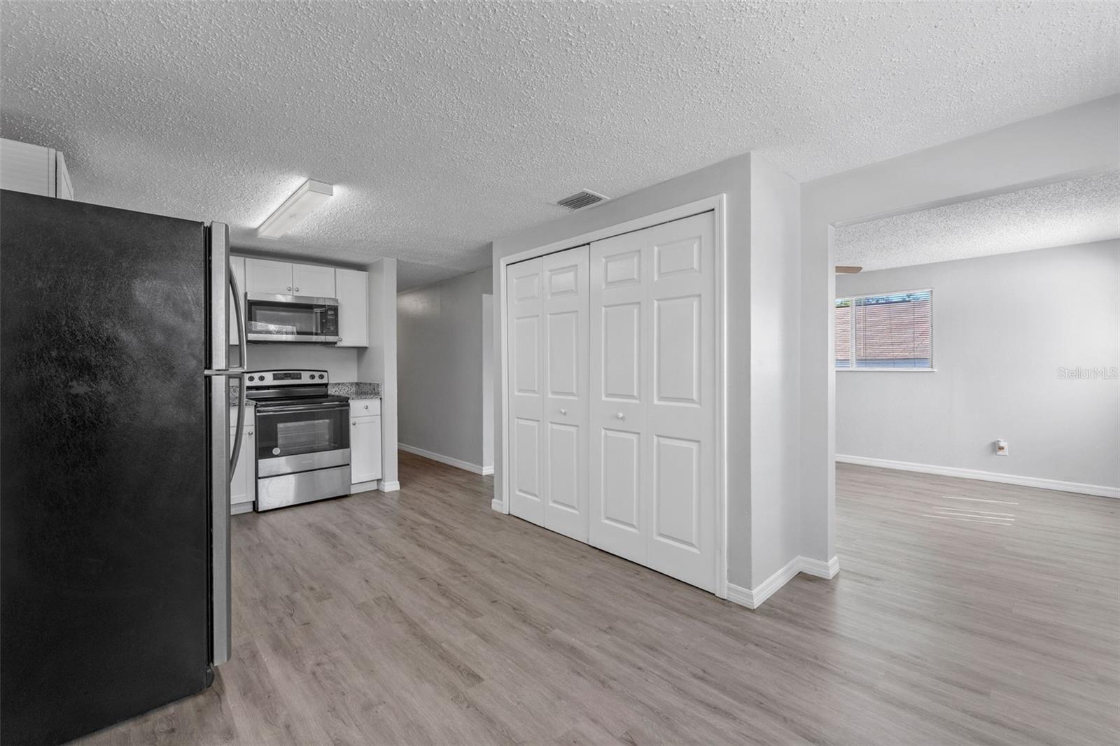 Listing photo id 3 for 809 17th Avenue S