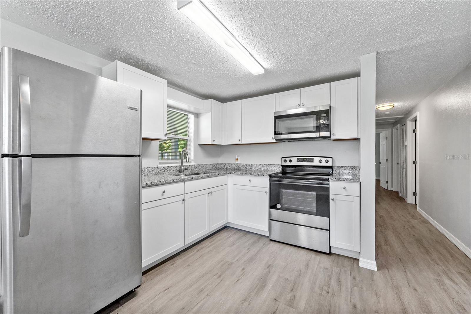 Listing photo id 4 for 809 17th Avenue S