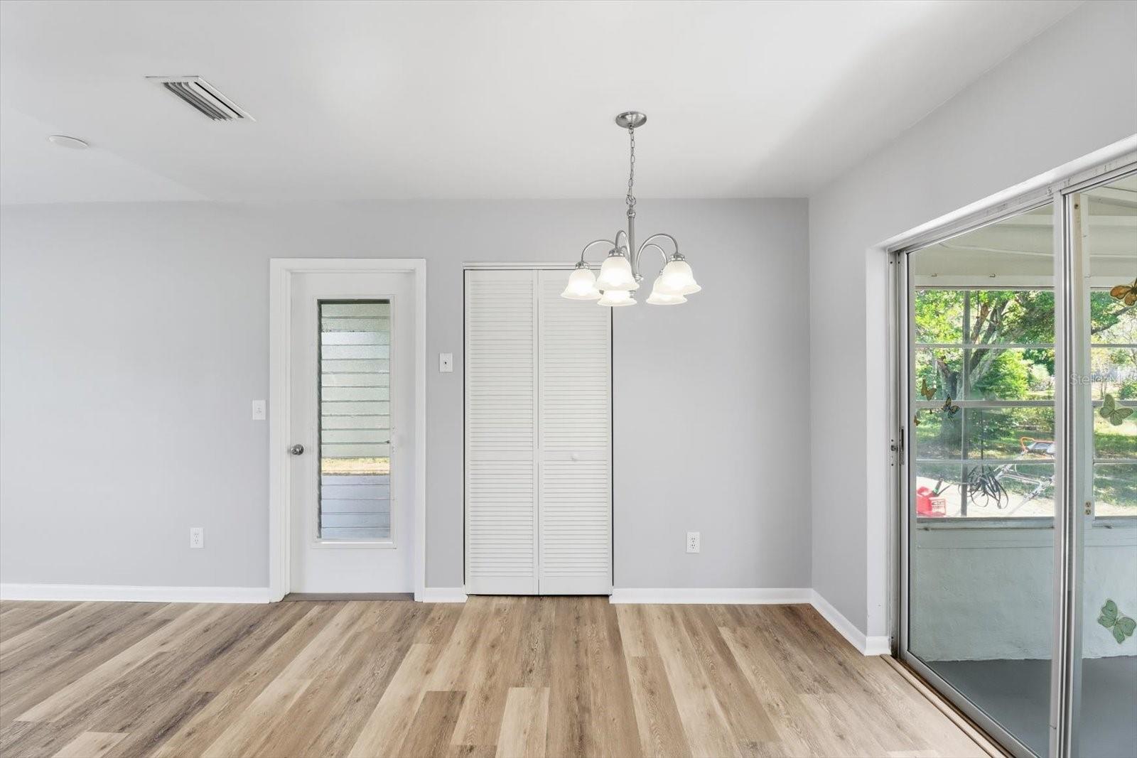 Image 16 of 29 For 6832 Treehaven Drive