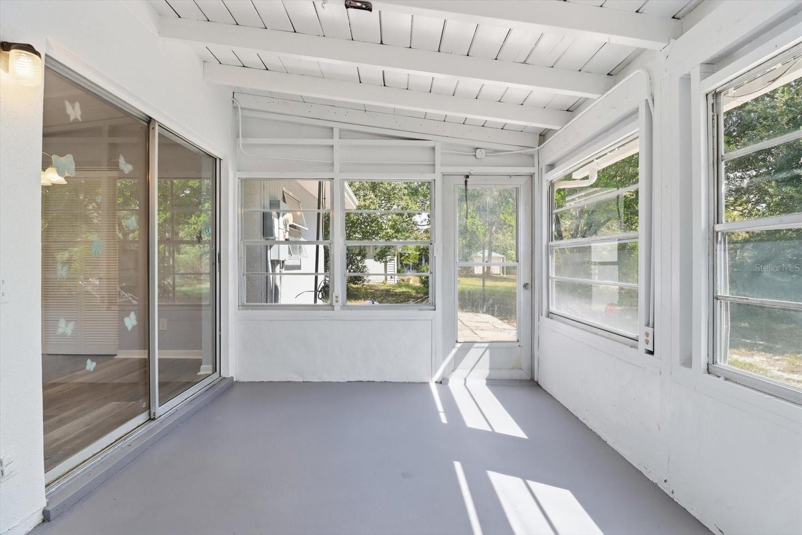 Image 17 of 29 For 6832 Treehaven Drive