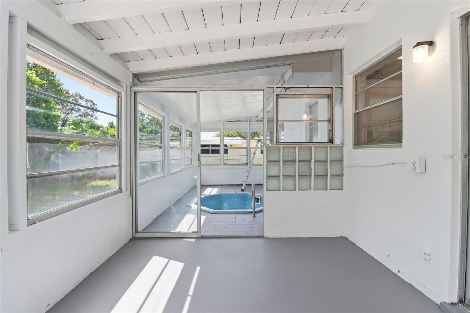 Image 18 of 29 For 6832 Treehaven Drive