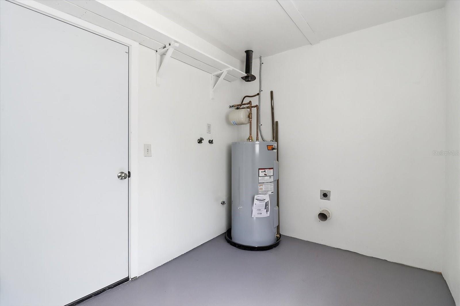 Image 19 of 29 For 6832 Treehaven Drive