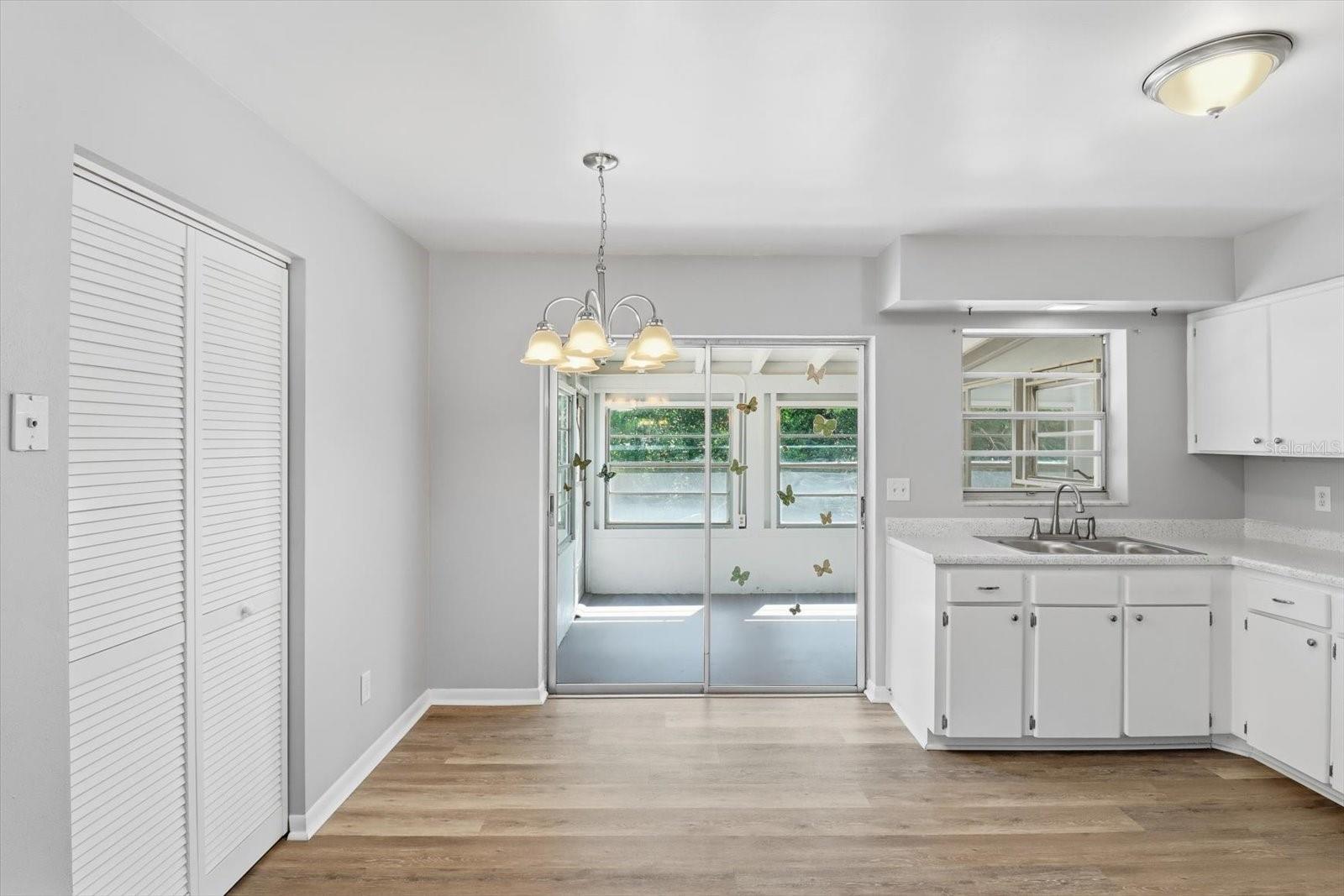 Image 9 of 29 For 6832 Treehaven Drive