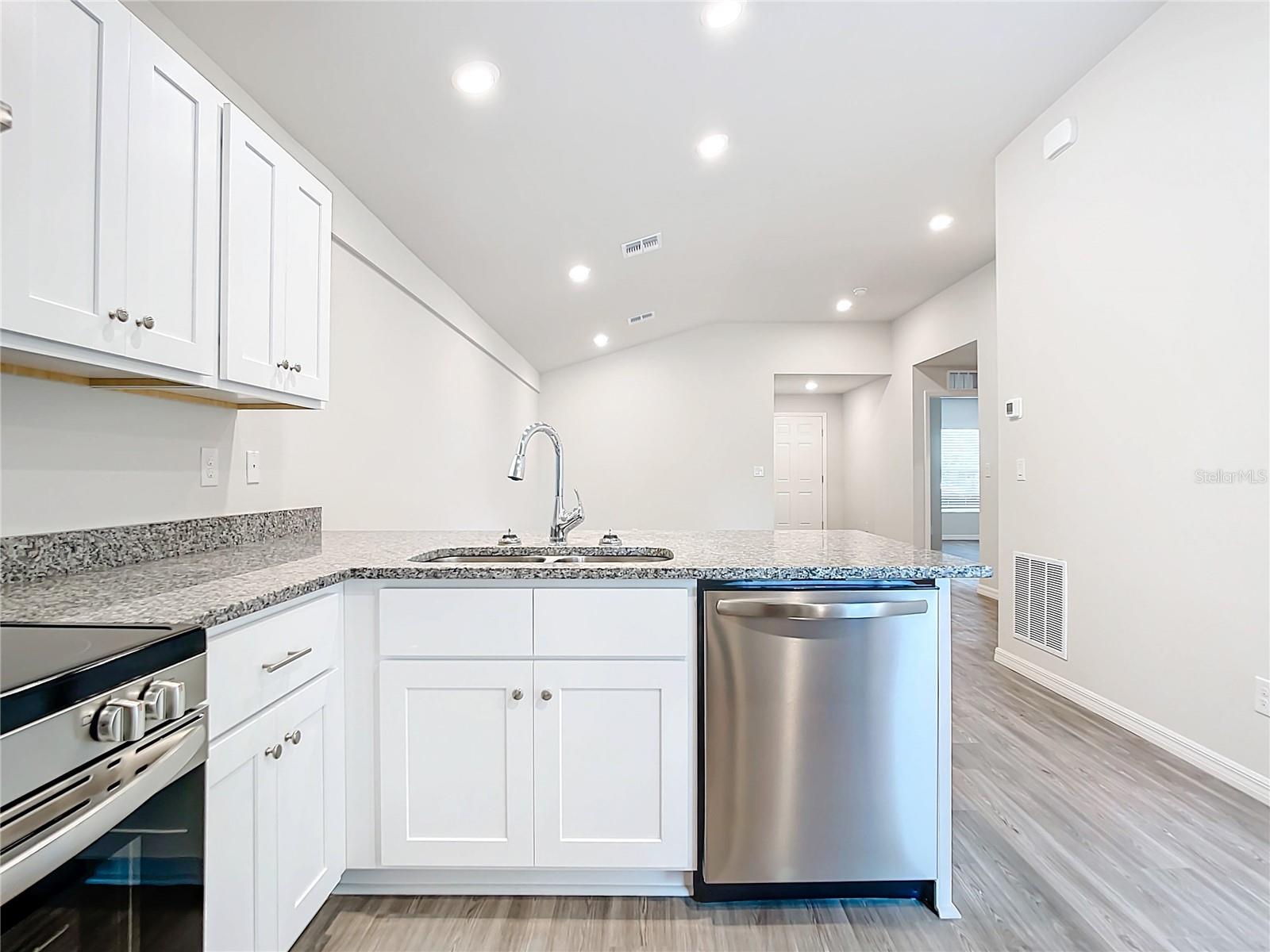 Image 10 of 27 For 11050 Reims Avenue