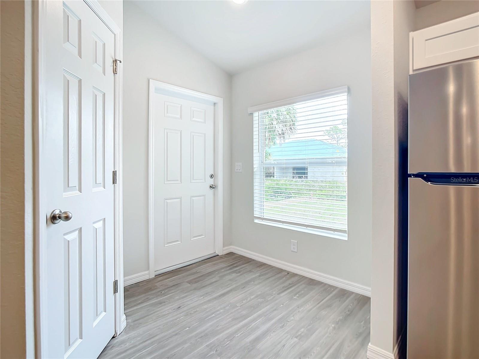 Image 14 of 27 For 11050 Reims Avenue