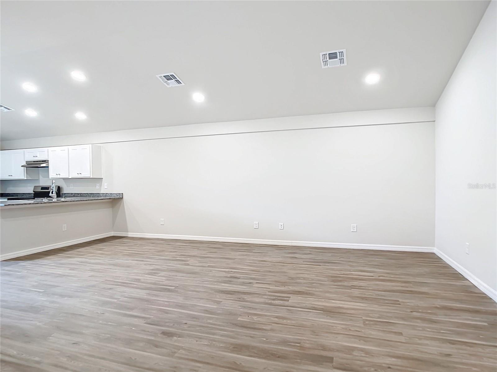 Image 5 of 27 For 11050 Reims Avenue